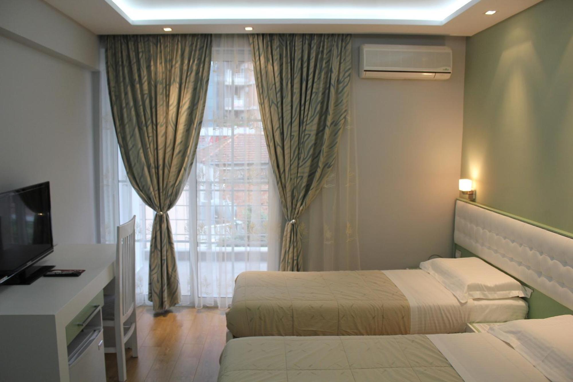 Hotel Vila Verde City Center ティラナ エクステリア 写真